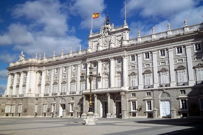 Royal Palace of Madrid Early Entrance Tour Skip-The-Line Ticket - Why an early palace visit can be worth $46.86
