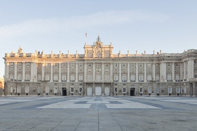 Royal Palace of Madrid Early Entrance Tour Skip-The-Line Ticket - What the guide can add, and where the tour can falter