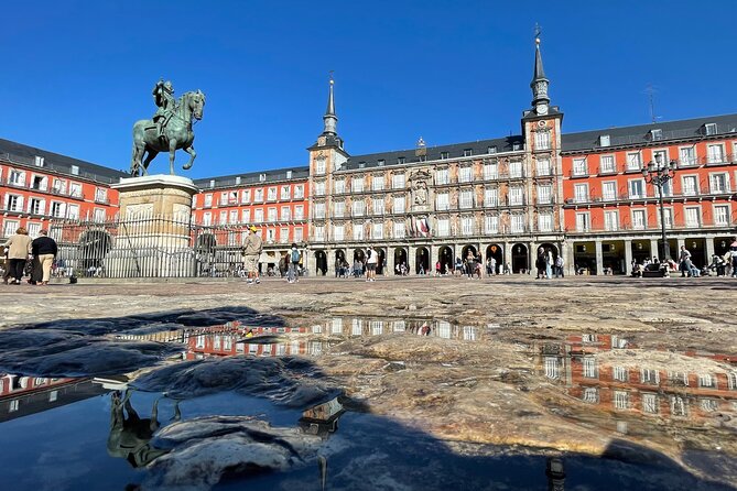 Royal Palace of Madrid Small Group Skip the Line Ticket - Plaza de la Villa and Madrid’s medieval street plan