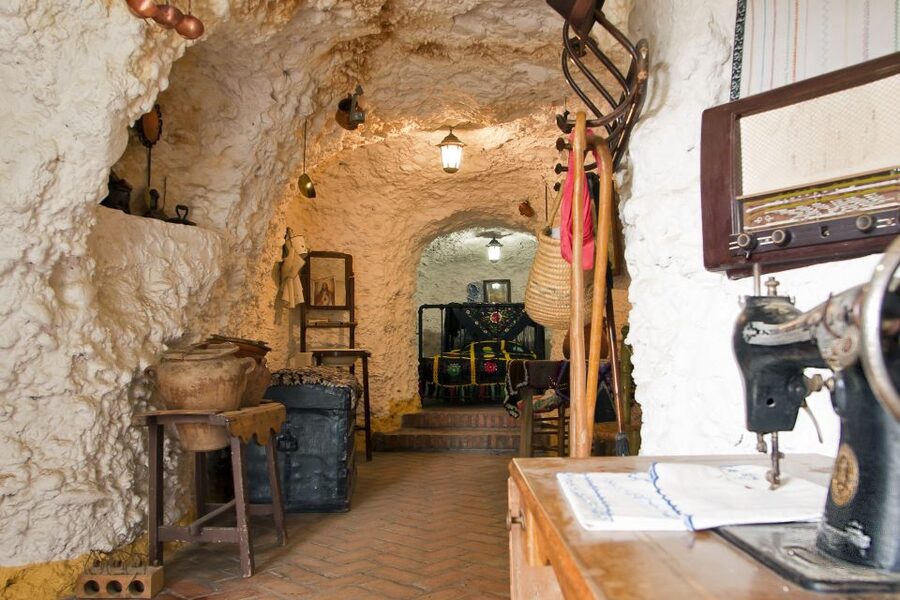 Sacromonte Caves Museum Admission Ticket - Flamenco, crafts, and daily life