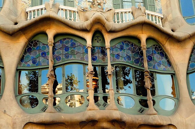 Sagrada Familia & Barcelona Small Group Tour with Hotel Pick-up - Morning or afternoon: choosing the right departure