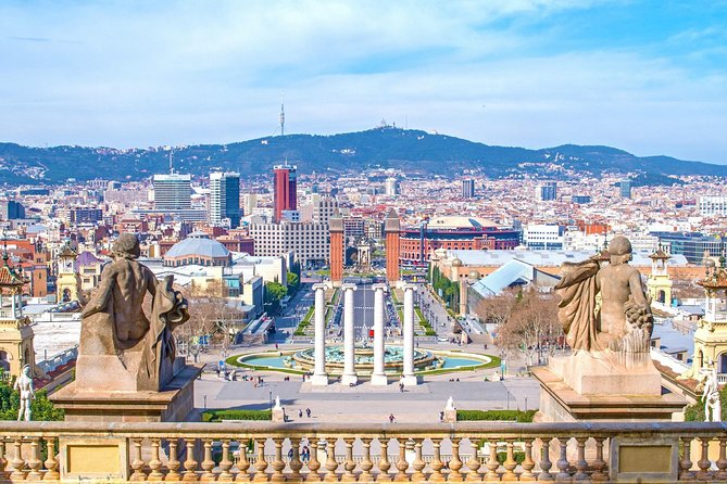 Sagrada Familia & Barcelona Small Group Tour with Hotel Pick-up - From Las Ramblas to Barceloneta