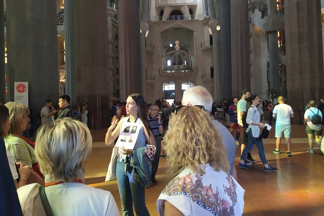 Sagrada Familia English Guided Tour & Optional Tower Access - Why a guide helps inside Sagrada Familia