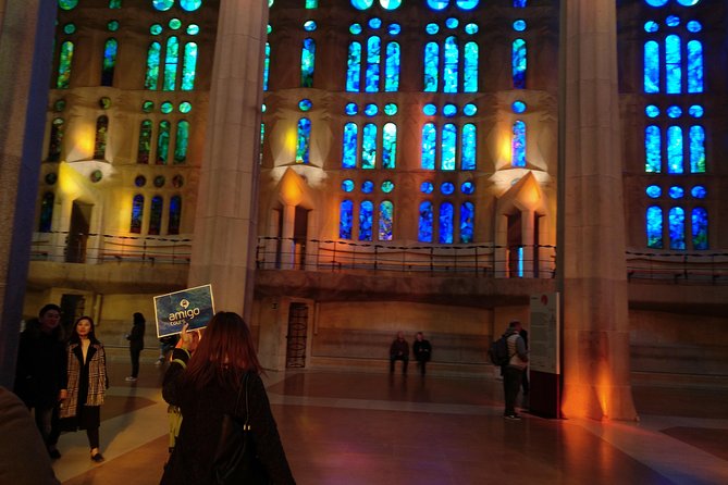 Sagrada Familia English Guided Tour & Optional Tower Access - What the $53.16 price delivers