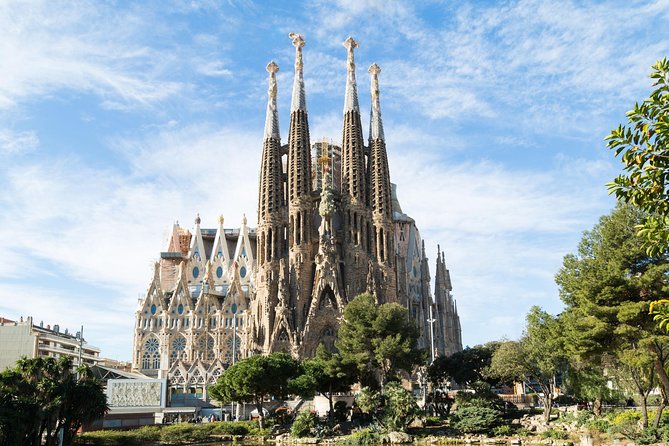 Sagrada Familia English Guided Tour & Optional Tower Access - The guides who can shape your visit