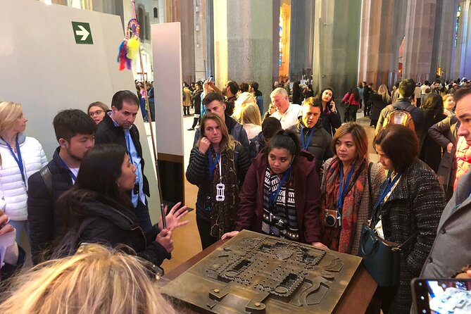Sagrada Familia English Guided Tour & Optional Tower Access - Seeing Gaudí’s unfinished Roman Catholic church