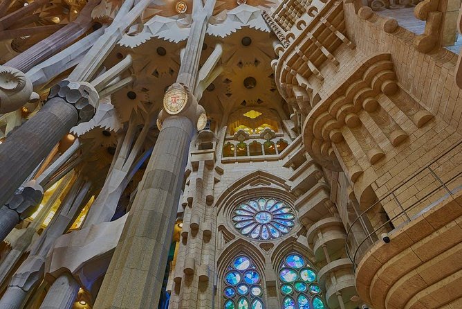 Sagrada Familia Evening Private Tour with Expert Guide - Why an evening visit makes sense