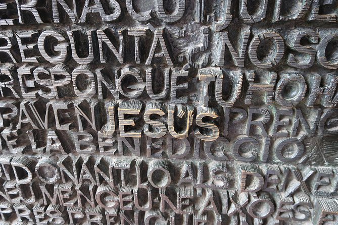 Sagrada Familia Evening Private Tour with Expert Guide - What the 90-minute basilica visit covers