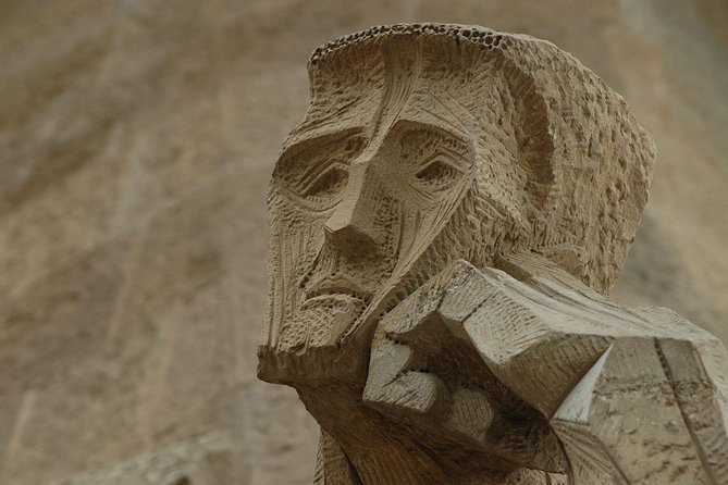 Sagrada Familia Evening Private Tour with Expert Guide - Practical advice for a smoother visit