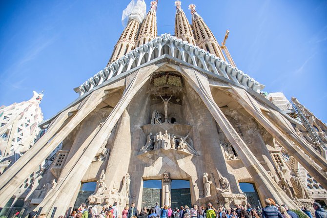 Sagrada Familia Fast Track Guided Tour with Towers Access - Why Sagrada Familia deserves a guided visit