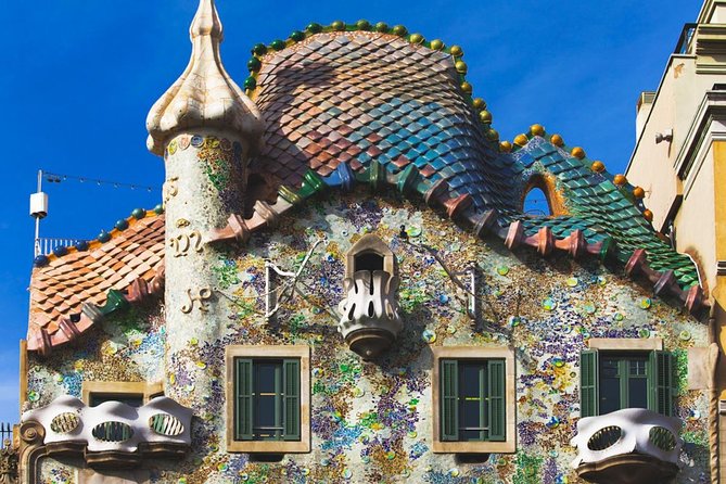 Sagrada Familia & Gaudi Tour Private or Small Group with Tickets - Entering the Sagrada Família with priority admission