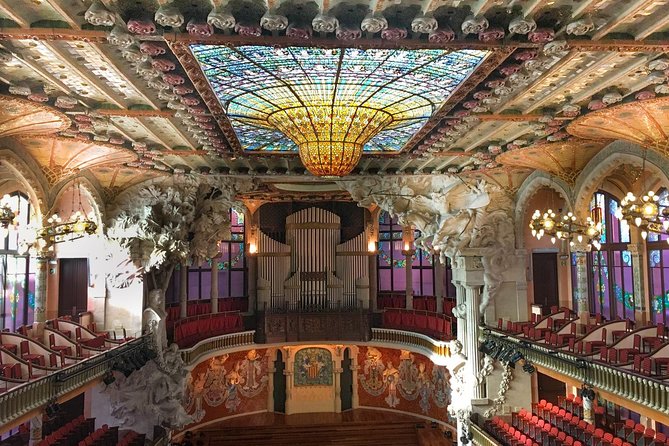 Sagrada Familia & Gaudi Tour Private or Small Group with Tickets - How much walking should you expect?
