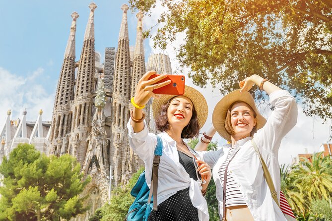 Sagrada Familia Guided Tour with Skip The Line Access - Standard Group Or Small Group?