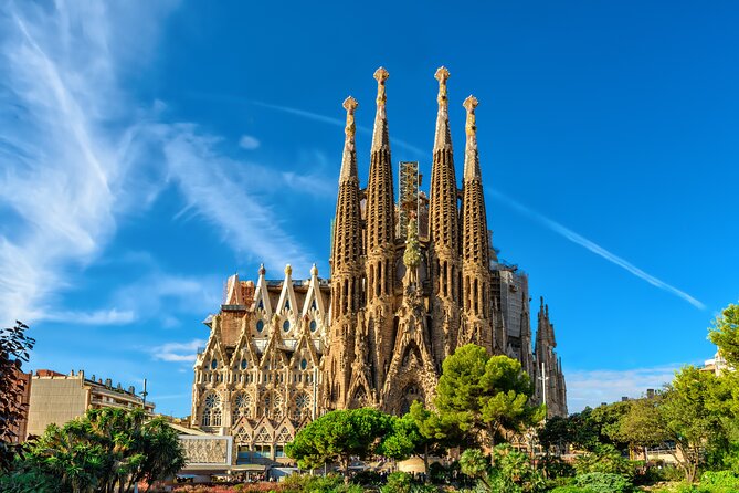 Sagrada Familia Guided Tour with Skip The Line Access - Timed Entry And The Security Queue