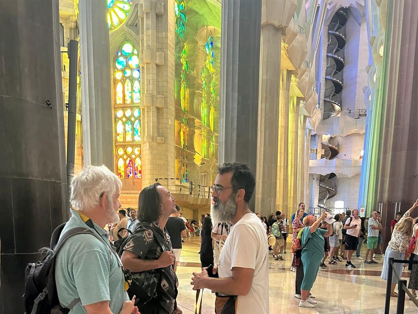 Sagrada Familia Guided Tour with Skip-the-Line Entry Ticket - Why a guided visit helps inside Sagrada Família