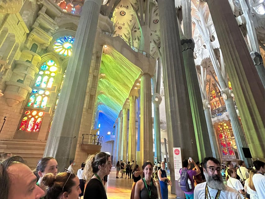 Sagrada Familia Guided Tour with Skip-the-Line Entry Ticket - Meeting at Access A and getting through the entrance