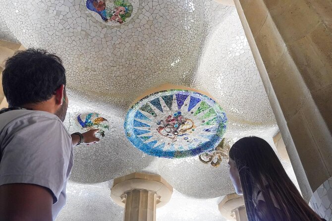 Sagrada Familia & Park Guell Guided Tour with Skip The Line - Guide quality and group size