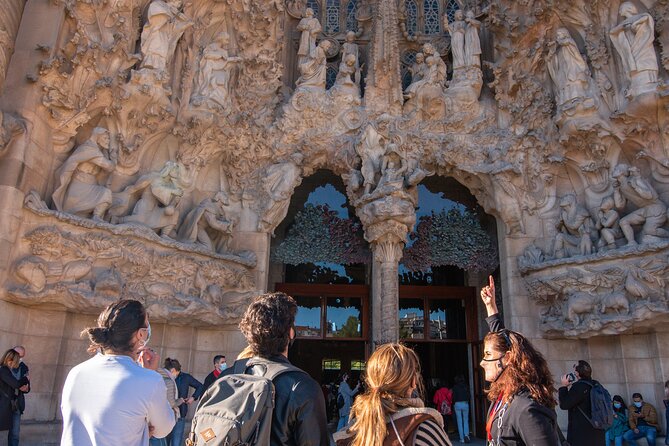Sagrada Familia Small Group Guided Tour with Skip the Line Ticket - Outside the basilica: stone, stories, and symbolism