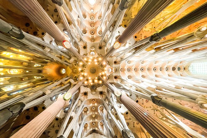 Sagrada Familia Small Group Guided Tour with Skip the Line Ticket - The difference a strong guide makes