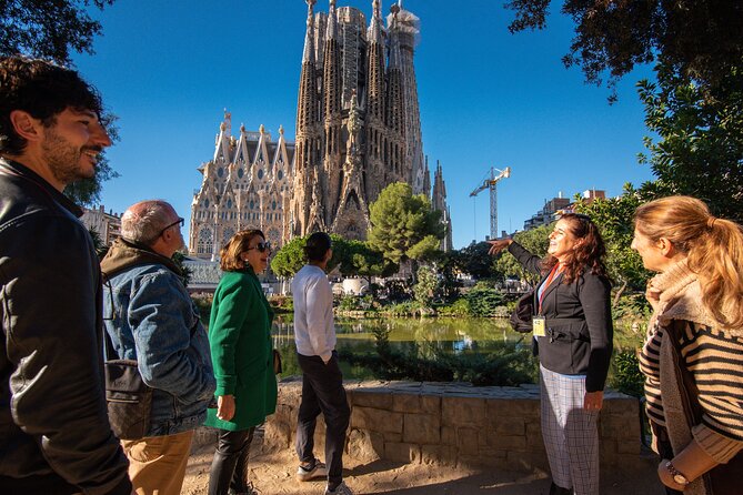Sagrada Familia Small Group Guided Tour with Skip the Line Ticket - Passing the entrance without losing your morning