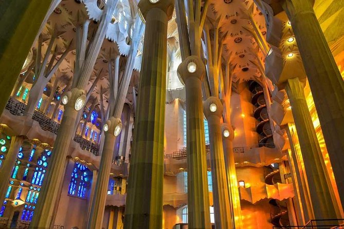 Sagrada Familia Small Group Tour with Skip the Line Ticket - The guide makes the difference