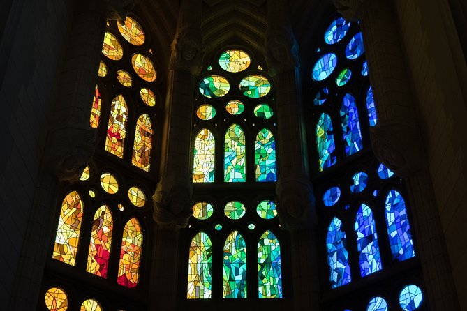 Sagrada Familia Small Group Tour with Skip the Line Ticket - What the $65.05 price gives you