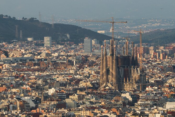 Sagrada Familia Small Group Tour with Skip the Line Ticket - Meeting at the official souvenir shop
