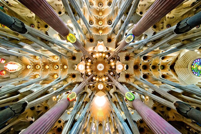 Sagrada Familia: The Golden Hour with Skip the line Tickets - Entering through security with a small group