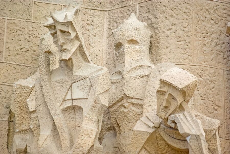Sagrada Familia Tour with Express Entry and Local Guide - Entering the basilica after the line