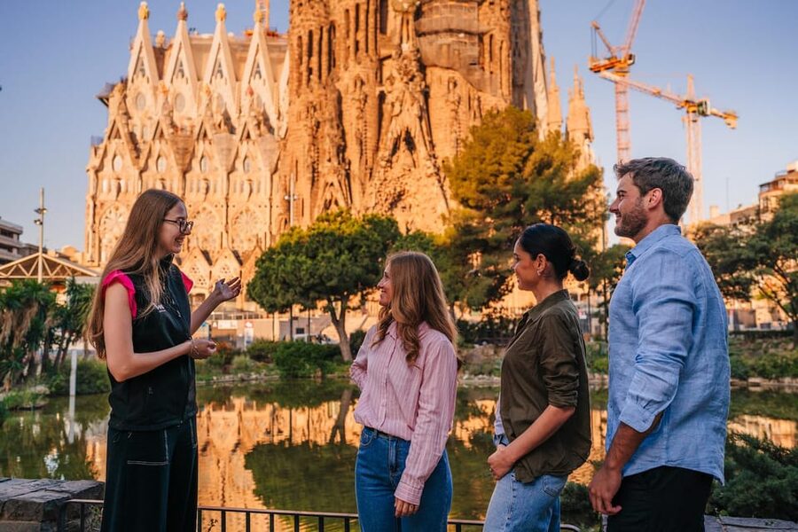 Sagrada Familia with Official Guide & Fast-Track Entry - Key points to know before booking