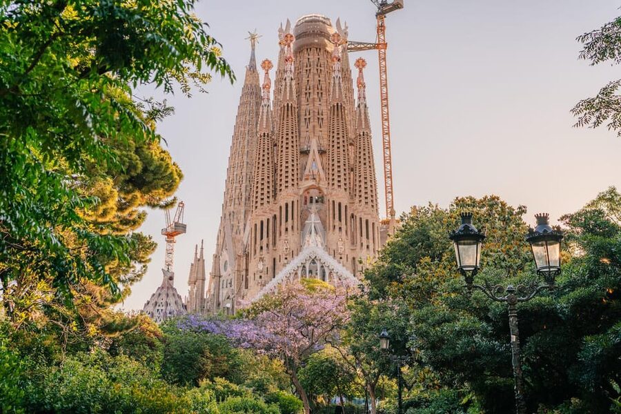 Sagrada Familia with Official Guide & Fast-Track Entry - Who will enjoy this experience most?