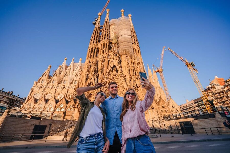 Sagrada Familia with Official Guide & Fast-Track Entry - Meeting at Entrance A near Carrer de la Marina