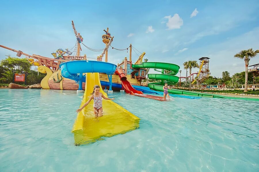 Salou: PortAventura Caribe Aquatic Park 1-Day Ticket - Start at the big slides before the crowds build