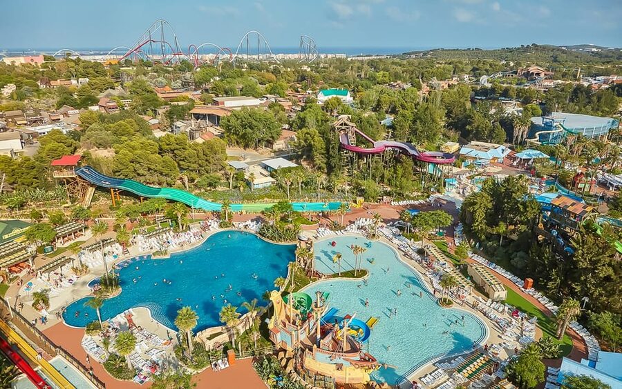 Salou: PortAventura Caribe Aquatic Park 1-Day Ticket - Lockers, hot ground, and what to bring