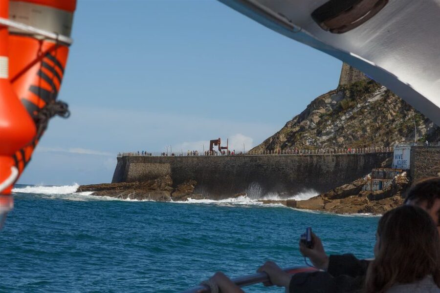 San Sebastian: Boat Tour with Stop at Santa Clara - The views across La Concha Bay