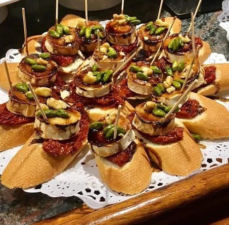 San Sebastian food tour: Pintxo tasting paired with Spanish wines - The food: traditional roots, modern turns