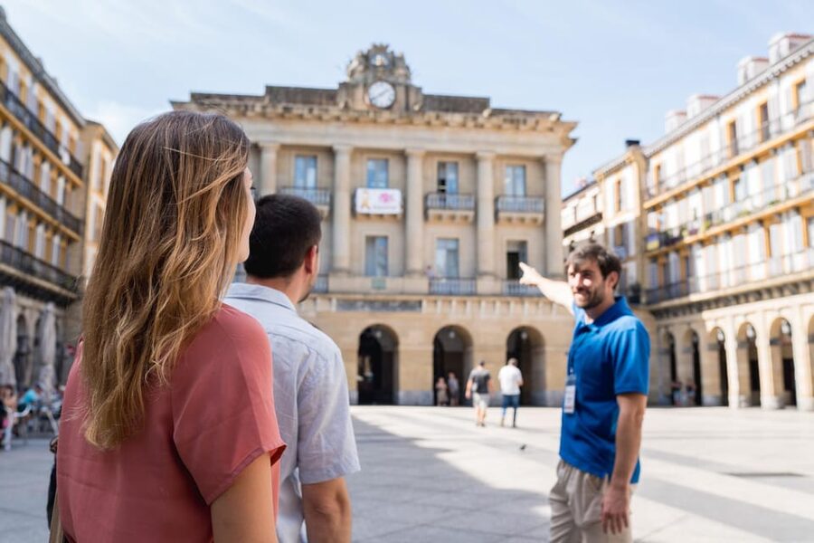 San Sebastian Food Tour: Pintxo Tasting Paired with Wines - The guides make the difference