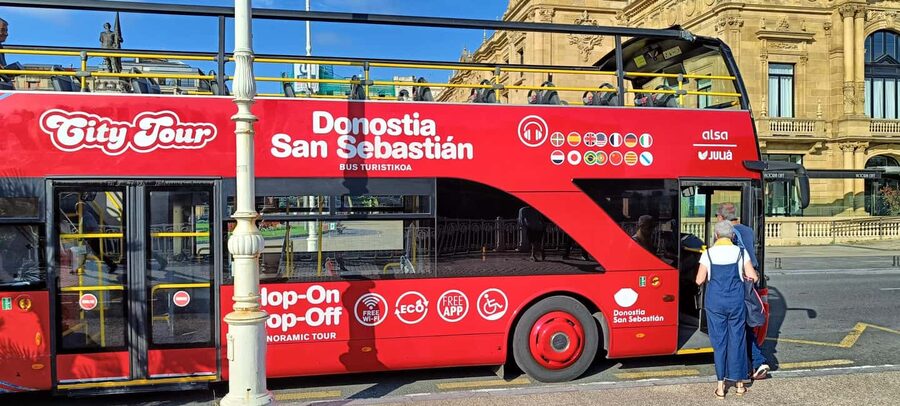 San Sebastian: Hop-On Hop-Off City Tour Bus - Gros and Zurriola: San Sebastián’s livelier beach side