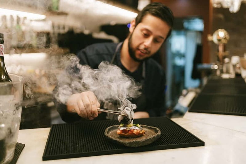San Sebastian: Pintxos and Wine Tour - Starting at Ijentea Kalea and learning the local rhythm