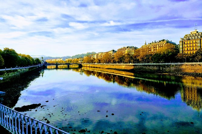 San Sebastian walking tour with pintxo and drink option - The Old Town and its difficult past