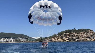 Santa Eulària des Riu: Parasailing Boat Cruise with Drinks