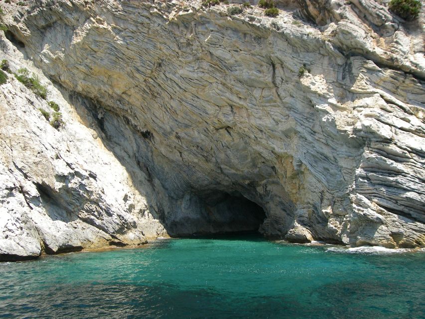 Santa Ponta/Peguera: Dragonera Island Cruise with Swim Stop - A relaxed boat atmosphere, with drinks and music