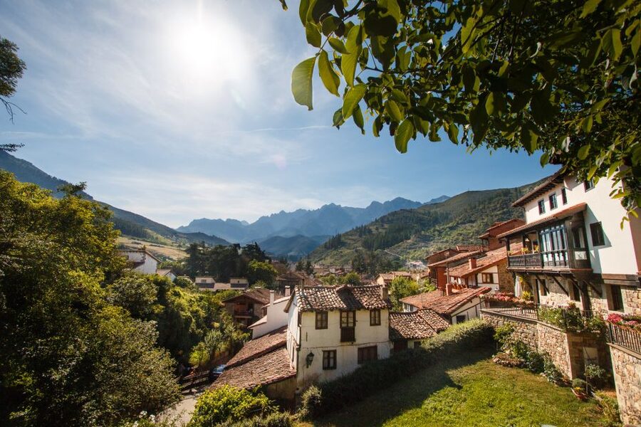 Santander: Picos, Santo Toribio Monastery and Potes Day Tour - Potes: Medieval Streets and Mountain Food