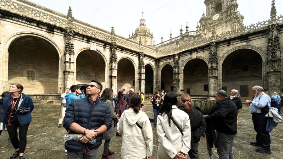Santiago: Cathedral & Museum Tour + Pórtico of Glory Option - Meeting at Praza do Obradoiro
