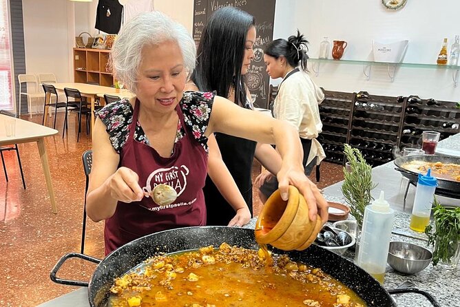 Seafood paella cooking class, tapas and visit to Ruzafa market. - The walk to the kitchen