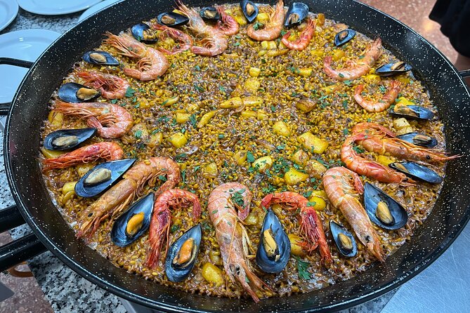 Seafood paella cooking class, tapas and visit to Ruzafa market. - Cooking seafood paella with the chefs