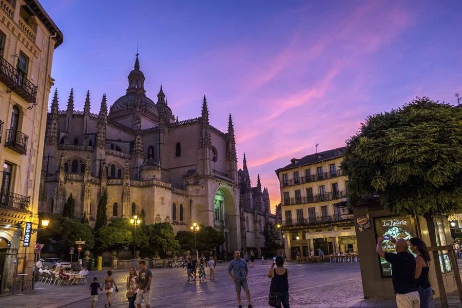 Segovia Cathedral Entrance Ticket - Twenty-one chapels and four galleries to explore
