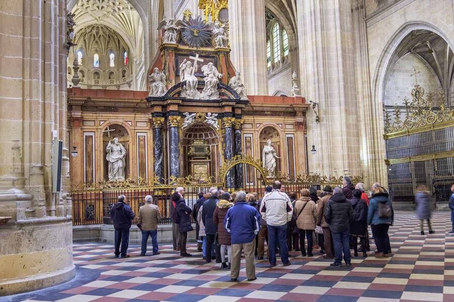 Segovia Cathedral Entrance Ticket - Inside the cathedral: Gothic scale without a fixed route