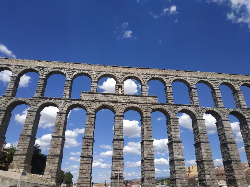Segovia: Guided Walking Tour with Cathedral & Alcázar Entry - The Alcázar finale and its royal rooms