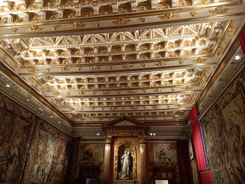 Segovia: Guided Walking Tour with Cathedral & Alcázar Entry - Who will get the most from this walk?
